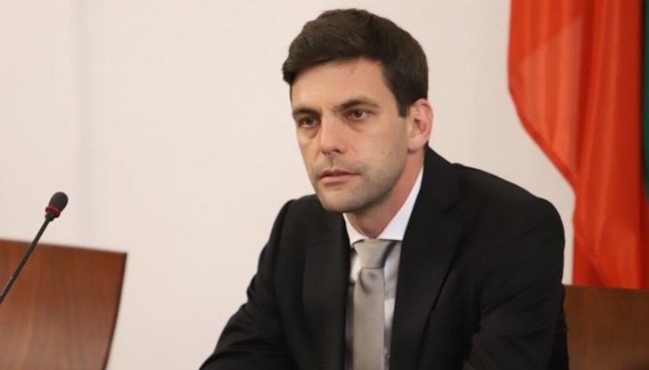 Формалният повод е, че той не закри днес заседанието на депутатите при изслушването на външния министър Теодора Генчовска