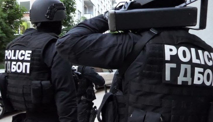 Антимафиотите задържаха 8 човека Антимафиотите задържаха 8 човека