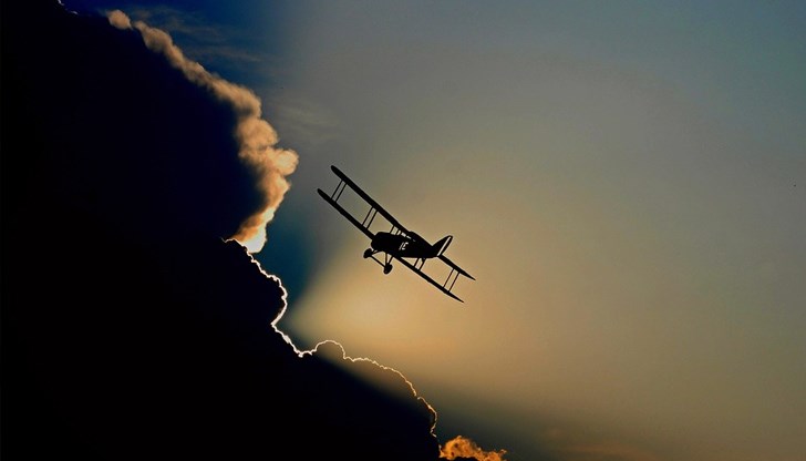 Шест F-16 не можаха да го свалят / Снимката е илюстративна Шест F-16 не можаха да го свалят / Снимката е илюстративна