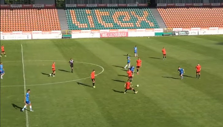 Отборите изиграха контрола на градския стадион в Ловеч Отборите изиграха контрола на градския стадион в Ловеч