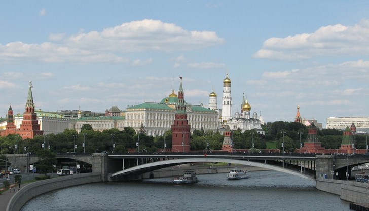 След като месеци наред Русия се колебаеше на ръба на дефолта, сега вече я делят само часове от драматичния момент във финансовата битка, която САЩ и други държави водят срещу Кремъл заради нахлуването му в Украйна След като месеци наред Русия се колебаеше на ръба на дефолта, сега вече я делят само часове от драматичния момент във финансовата битка, която САЩ и други държави водят срещу Кремъл заради нахлуването му в Украйна