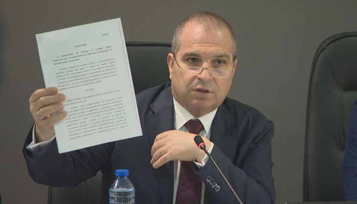 &bdquo;За да е ясно кой от коя страна на барикадата