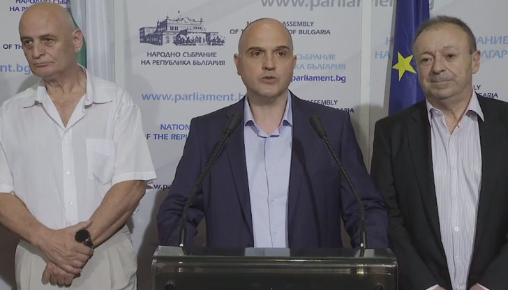 Отцепилите се от ПГ на &bdquo;Има такъв народ&ldquo; депутати дават