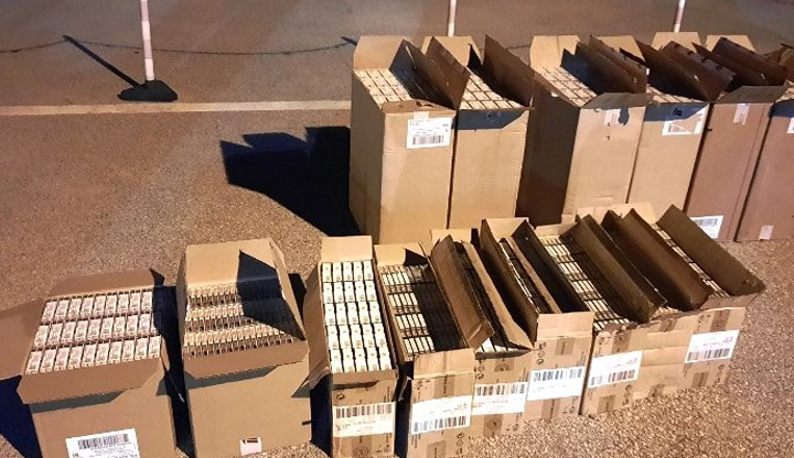 Цигарите са открити в камион, който превозва строителни материали за