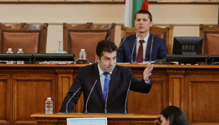Премиерът Кирил Петков и председателят на парламентарната група на "Има
