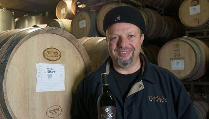 Миро Чолаков е роден и израснал в Троян, където първите