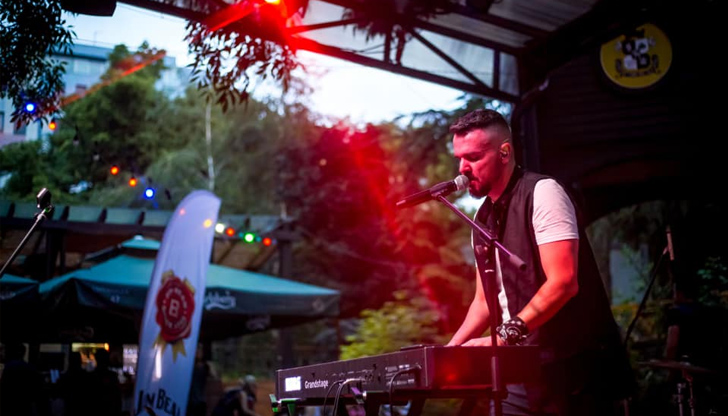 Влади Ампов - Графа започва поредица от акустични концерти на