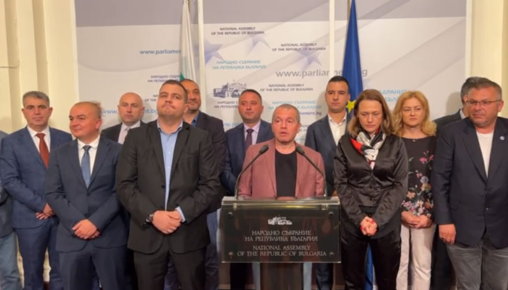 Министър-председателят продължава да звъни на хора от партията. Искаме да