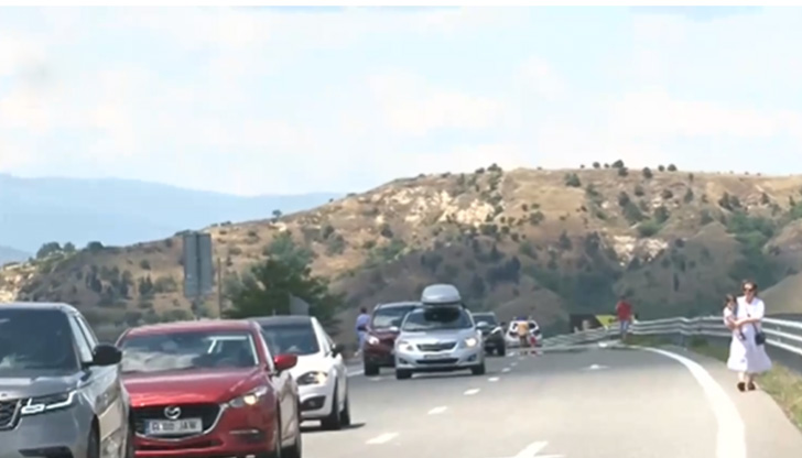 Опашка от коли се образува на граничен пункт „Кулата”.По информация