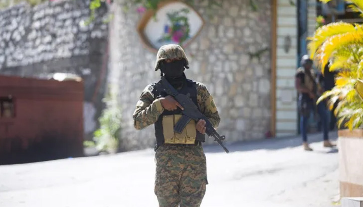 Престъпна банда в Хаити отвлече два автобуса с 36-те им