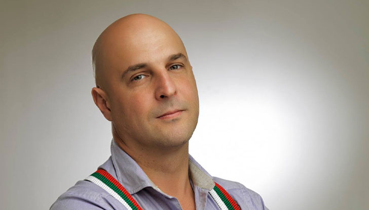 Слави продължава да се държи като шоумен, а не като