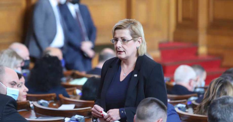 Елена Гунчева днес депозира оставката си в НСВ интервю за