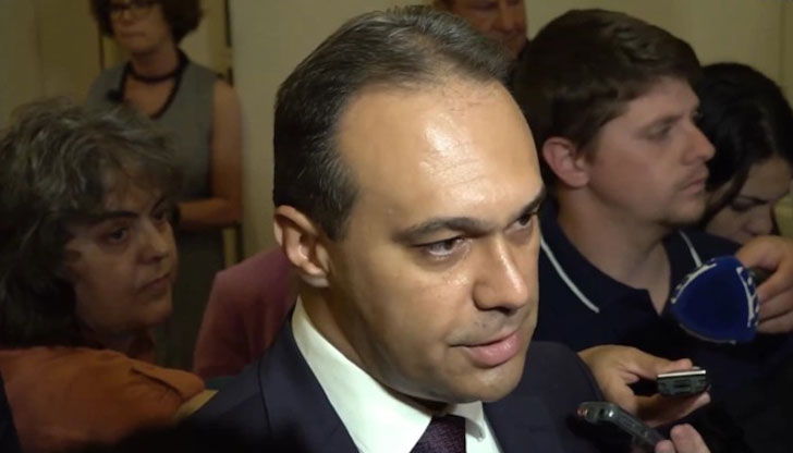 Дали самолетът е шпионски, или не, разследването тепърва ще установи.