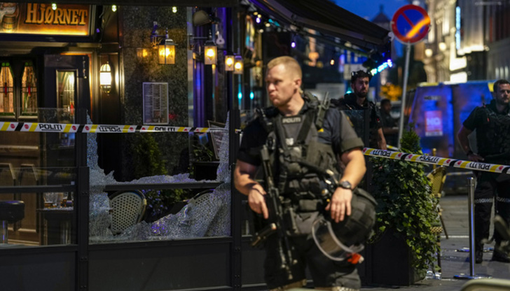 Двама души загинаха и няколко бяха ранени при стрелба в