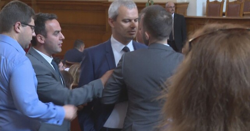 По думите му &bdquo;Възраждане&ldquo; само симулират борба с ГЕРБ, а