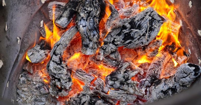 25 души получиха медицинска помощ заради изгаряния при ходене по