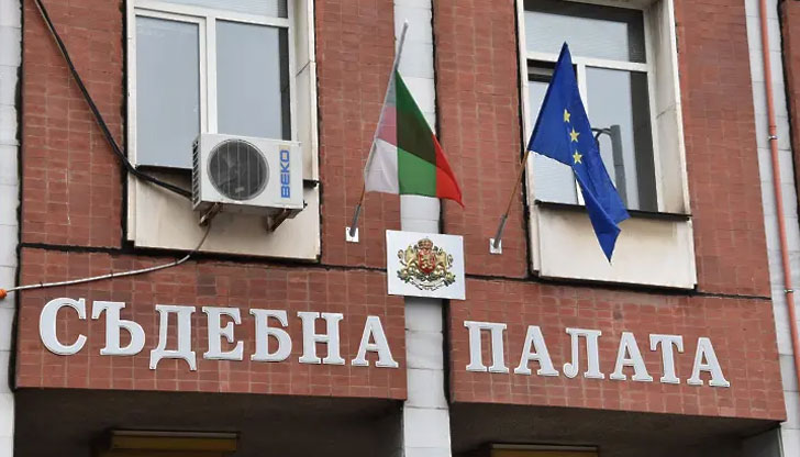 Подсъдимите са били отстранени от работа през 2017 г., а