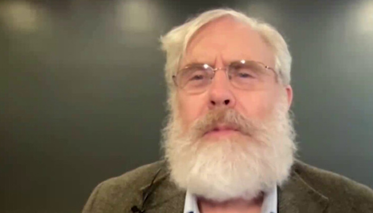 ДжорджЧърч е световен учен, а неговата игра е генетиката. Той