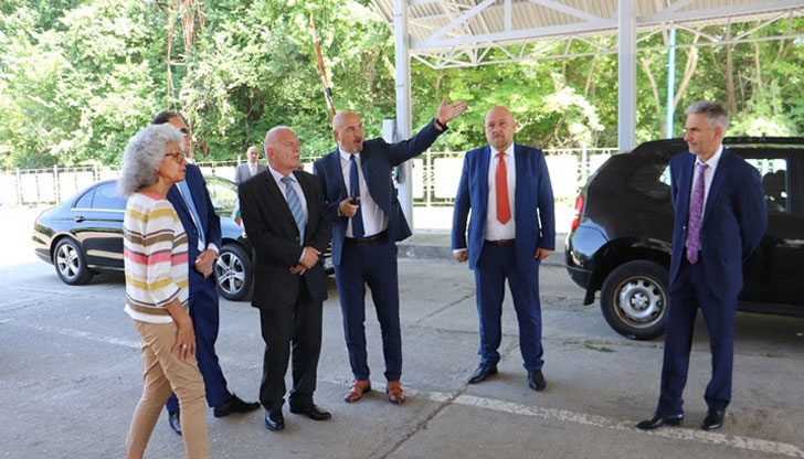 В следващите два месеца се очаква да заработи фериботната линия