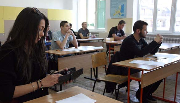 Малко над 30 хил. десетокласници ще получат по 4 точки