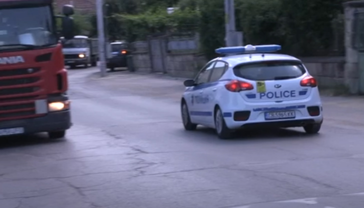 Проблемът с тировете продължава. Въпреки поставените знаци днес чуждите тирове