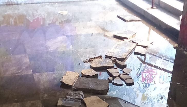 Подлезът пред бившия завод " Петър Караминчев" в Русе е