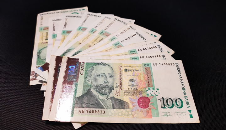 Генерали, миньори и шефове вземат 1560 лева сега, след 1