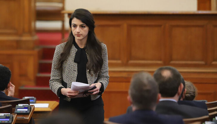 Новата коалиция превръща присъствието си в НС в оцеляване на