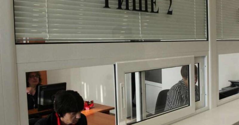 Изплащането чрез пощенските станции на пенсиите и добавките към тях