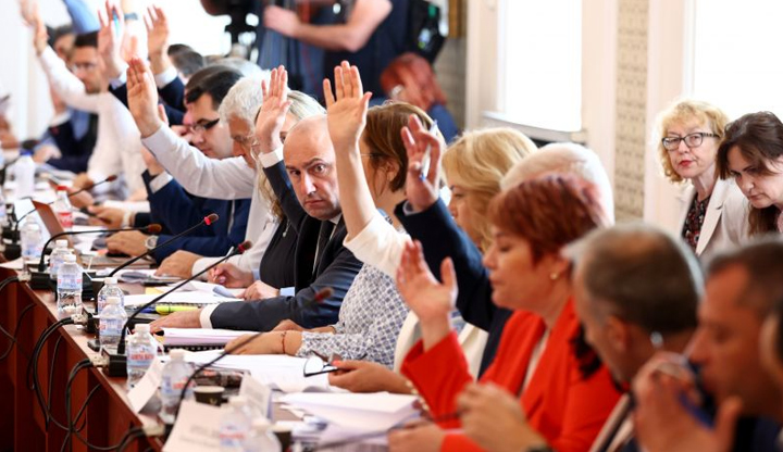 След повече 4-часов дебат парламентарната комисия по бюджет и финанси