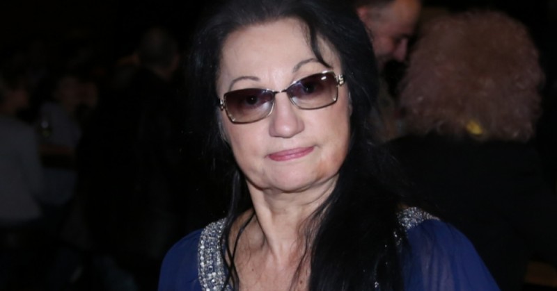 Любезно моля папагалите от партийните бункери да спрат да повтарят