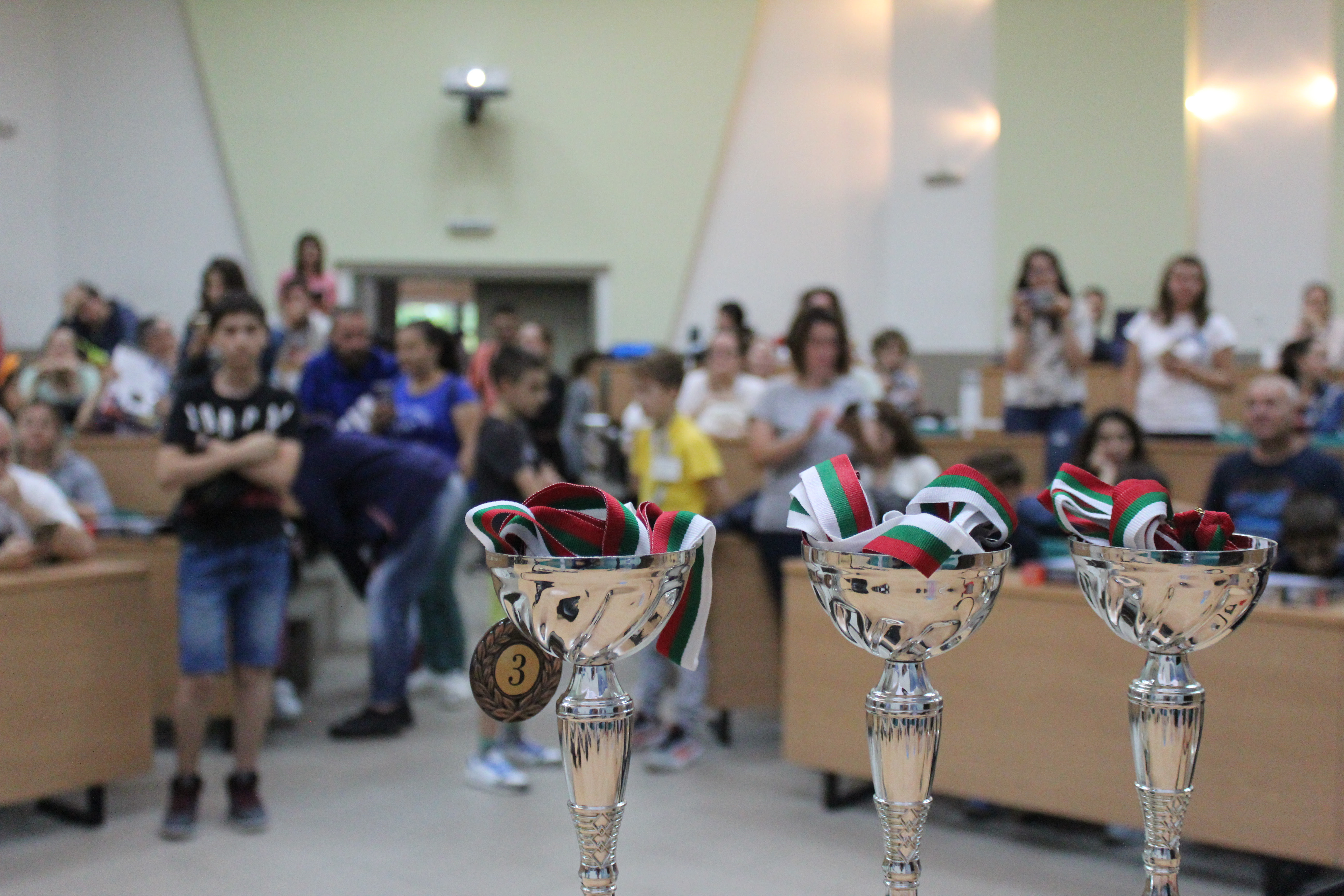 Ученици от 3 и 4 клас демонстрираха препускащи, пеещи и