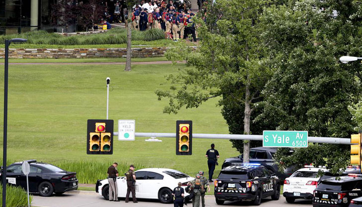 Стрелецът е сред жертвите, имал е пушка и пистолетНай-малко 5-ма