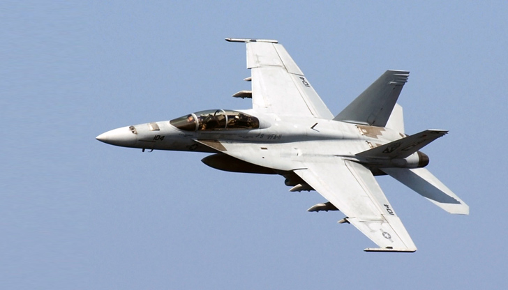 Самолет Ф/А-18Е "Супер Хорнет" е паднал в пустинята МохавеИзтребител на