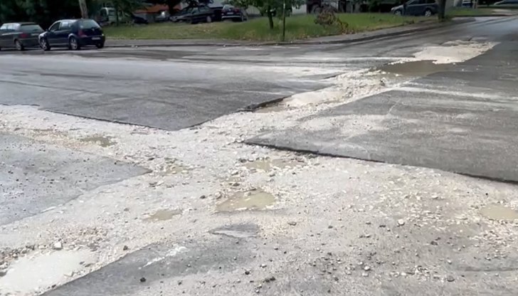 Това е кръстовището на улица "Ради Иванов" и улица "Тодор