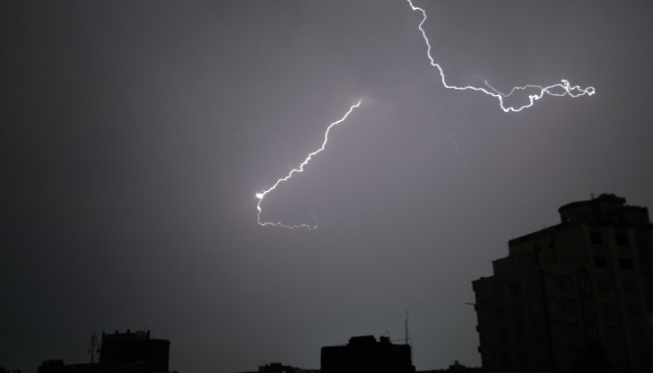 Мълния е причинила пожар в къща в село Трекляно, КюстендилскоТова