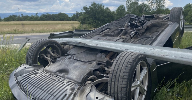 Катастрофа близо до разклона за село ТъжаДва автомобила са се