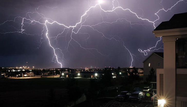 Жълт код за дъждове с гръмотевици е обявен за неделя