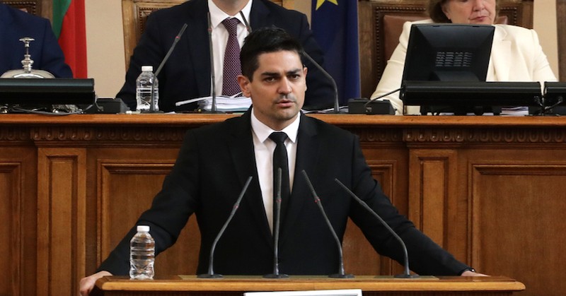 Гледам бившите ми колеги и виждам в техните лица един