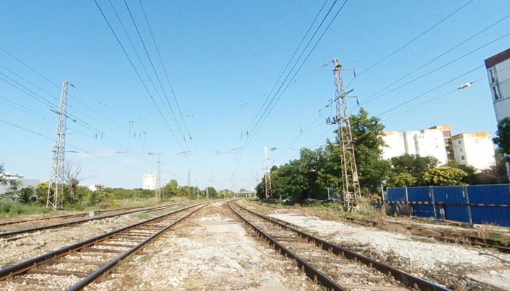 Детето се покачило на вагон, най-вероятно да си направи селфи