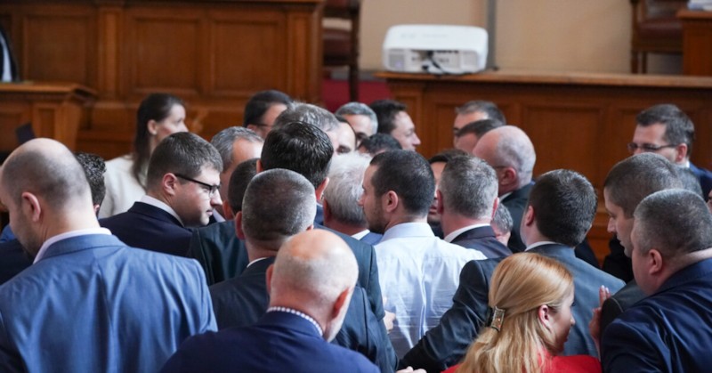 Раздор има и в управляващата тройна коалицияМощен отзвук в държавата