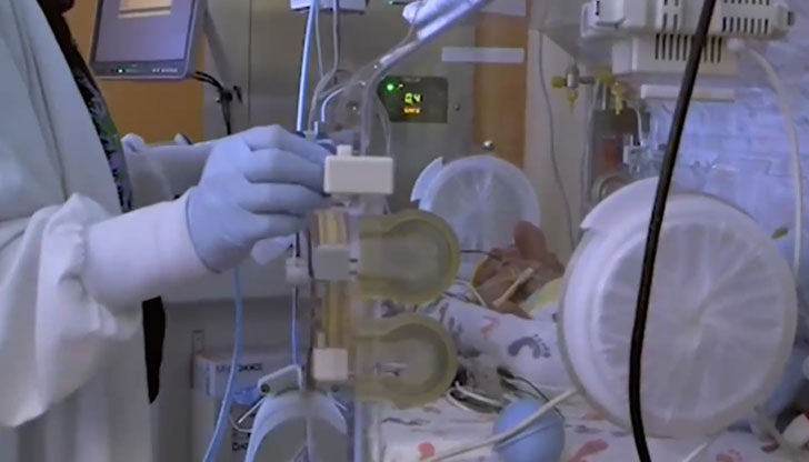 Малкият Виктор тежи едва 1000 грамаБебе с тегло от само