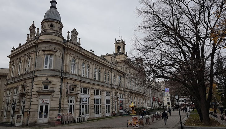 Пред Доходното здание ще има възстановка на моменти от процеса