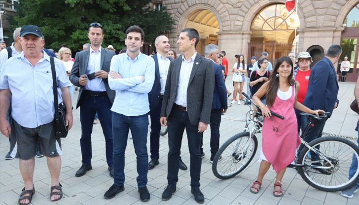 Протести в подкрепа и против правителството се готвят днес и