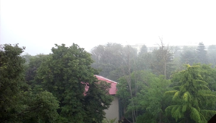 Атмосферата отново ще е нестабилна в следобедните часовеПрез нощта срещу