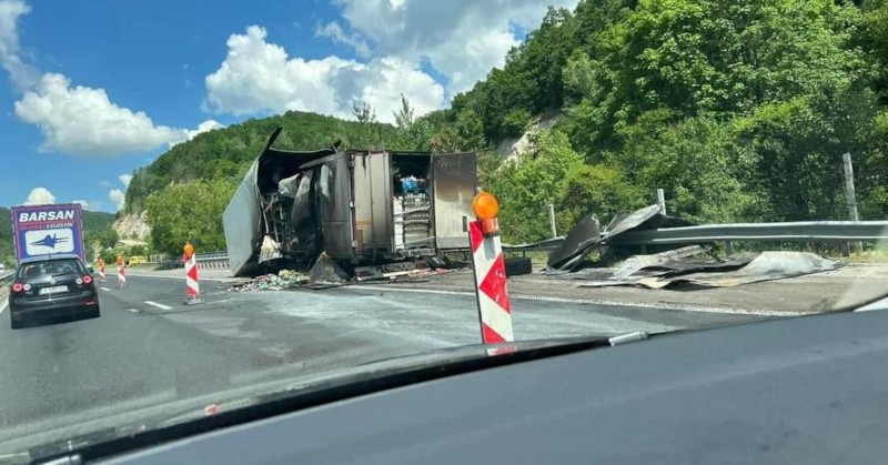 Инцидентът е станал около 55 км от АМ &bdquo;Тракия&ldquo; в