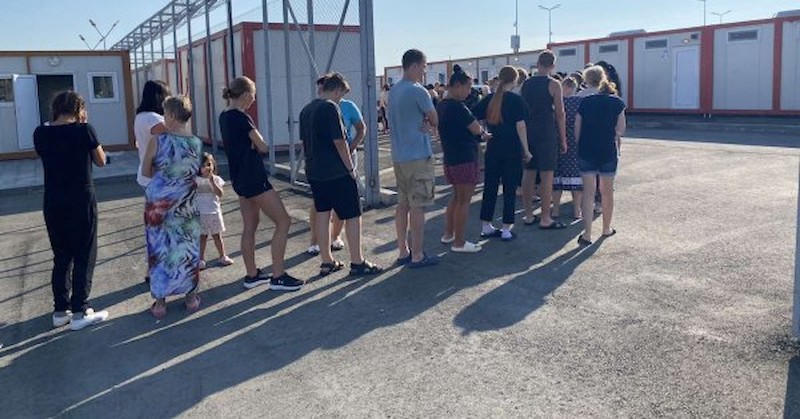 Самата база не е пригодена за такъв тип настаняване, каза