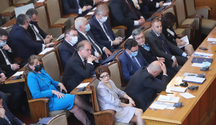 Не емигрирайте, ТЕ това искат. Останете, борете сеЕдин от въпросите,