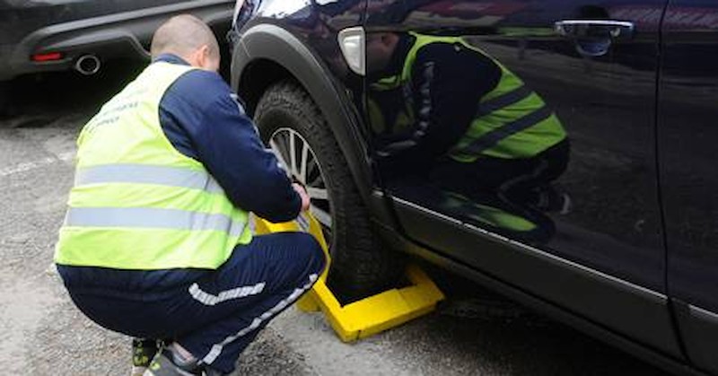 Адвокат оспорва налагането на глоби до 50 лева от длъжностни