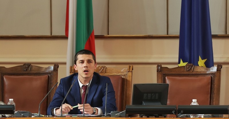 Регистрираните в зала депутати бяха 110. Отсъстващи бяха ГЕРБ-СДС, ДПС,